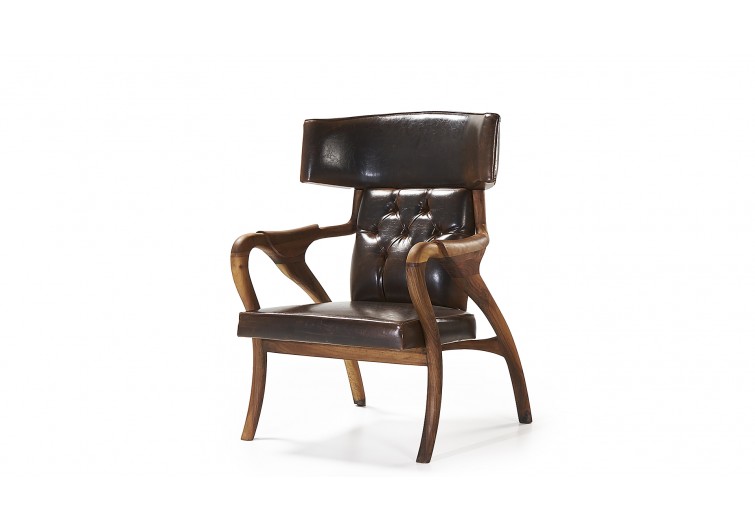 Кресло из натуральной древесины. 